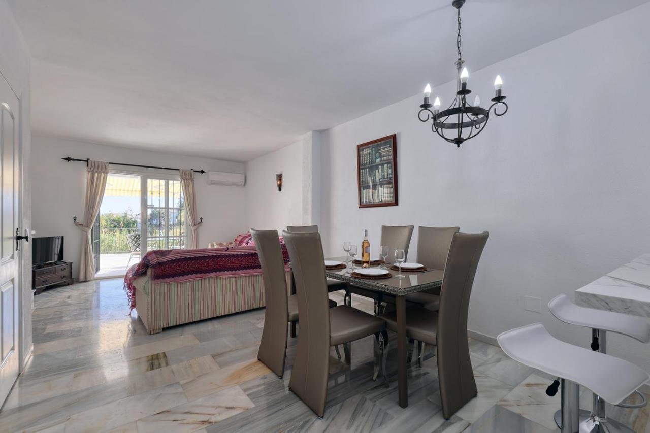 Quaint 2 Bedroom Townhouse With Pool Close To Sea! 贝纳尔马德纳 外观 照片
