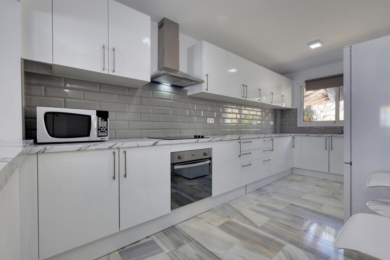 Quaint 2 Bedroom Townhouse With Pool Close To Sea! 贝纳尔马德纳 外观 照片