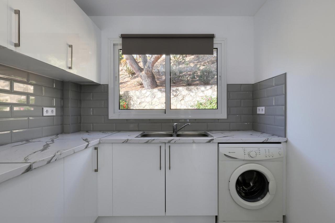 Quaint 2 Bedroom Townhouse With Pool Close To Sea! 贝纳尔马德纳 外观 照片