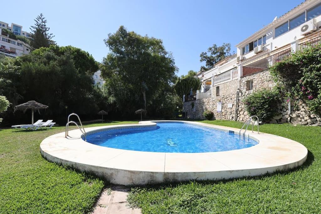 Quaint 2 Bedroom Townhouse With Pool Close To Sea! 贝纳尔马德纳 外观 照片