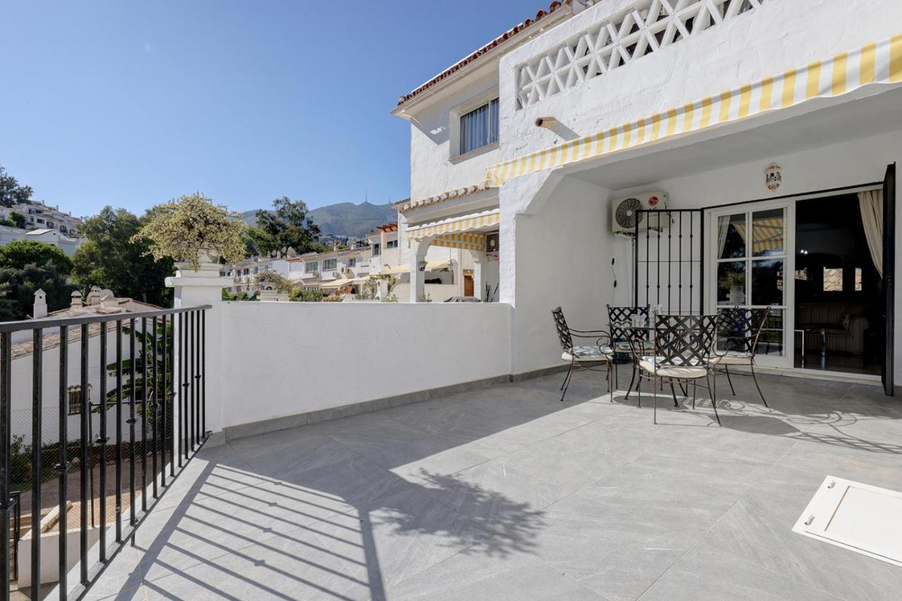 Quaint 2 Bedroom Townhouse With Pool Close To Sea! 贝纳尔马德纳 外观 照片