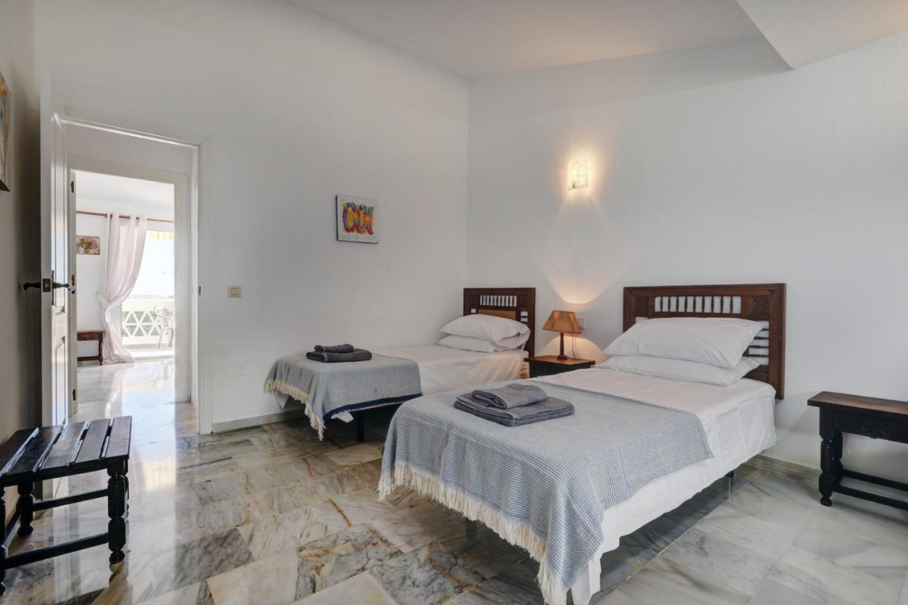 Quaint 2 Bedroom Townhouse With Pool Close To Sea! 贝纳尔马德纳 外观 照片