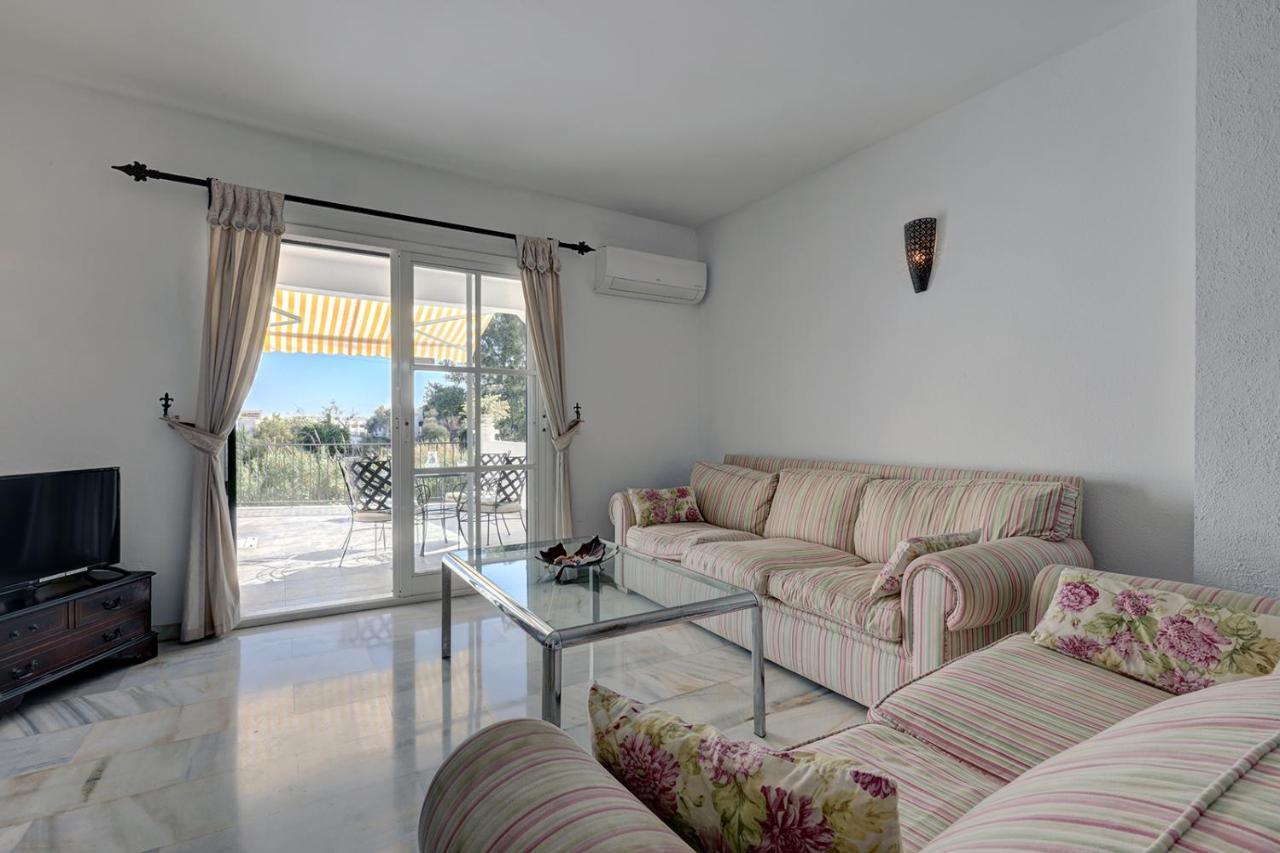 Quaint 2 Bedroom Townhouse With Pool Close To Sea! 贝纳尔马德纳 外观 照片
