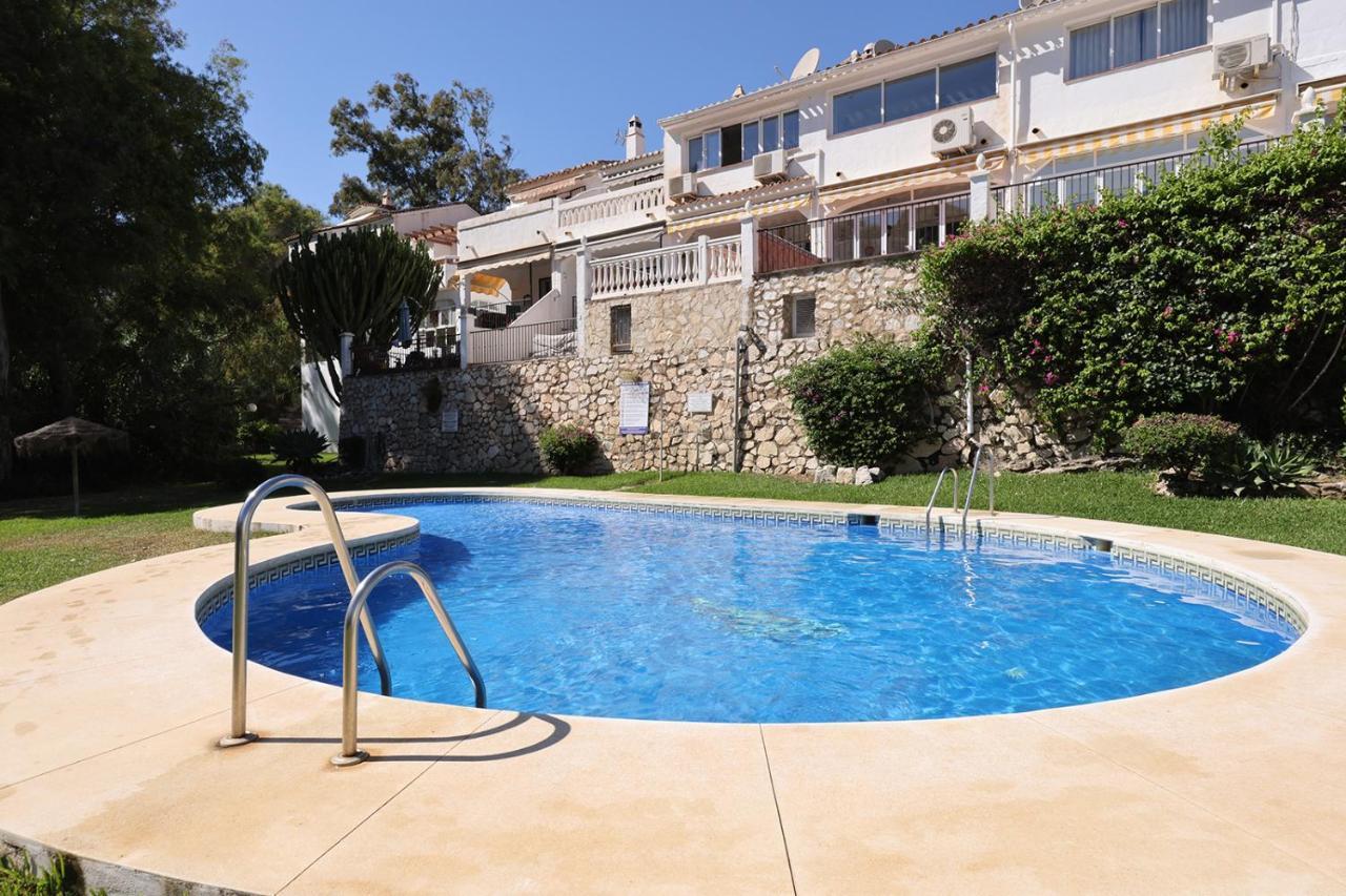 Quaint 2 Bedroom Townhouse With Pool Close To Sea! 贝纳尔马德纳 外观 照片