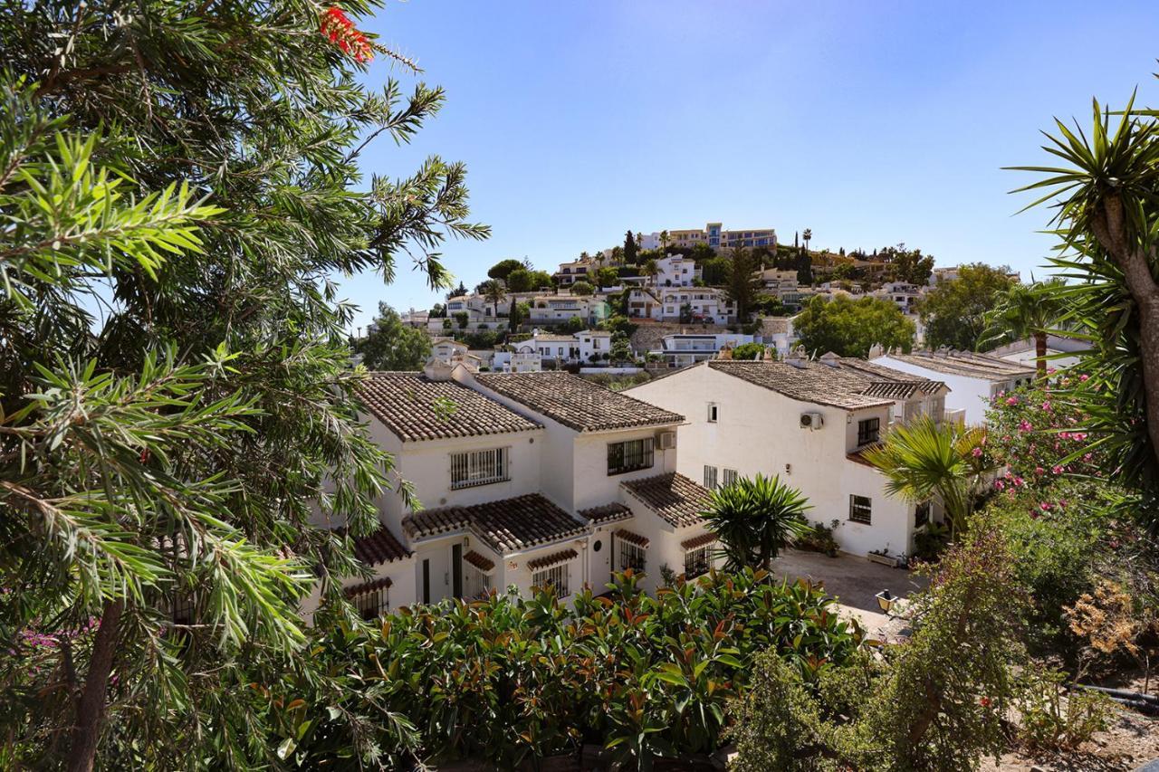 Quaint 2 Bedroom Townhouse With Pool Close To Sea! 贝纳尔马德纳 外观 照片