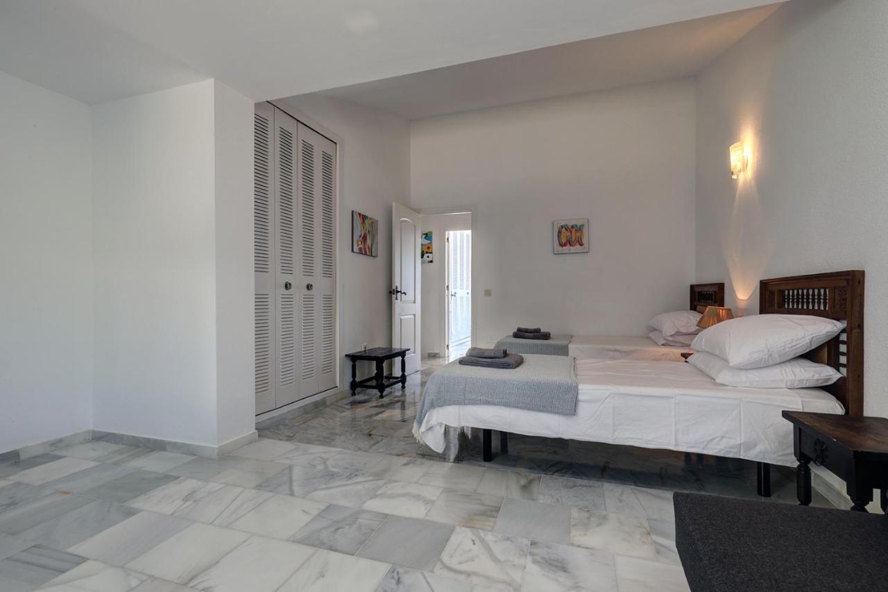 Quaint 2 Bedroom Townhouse With Pool Close To Sea! 贝纳尔马德纳 外观 照片