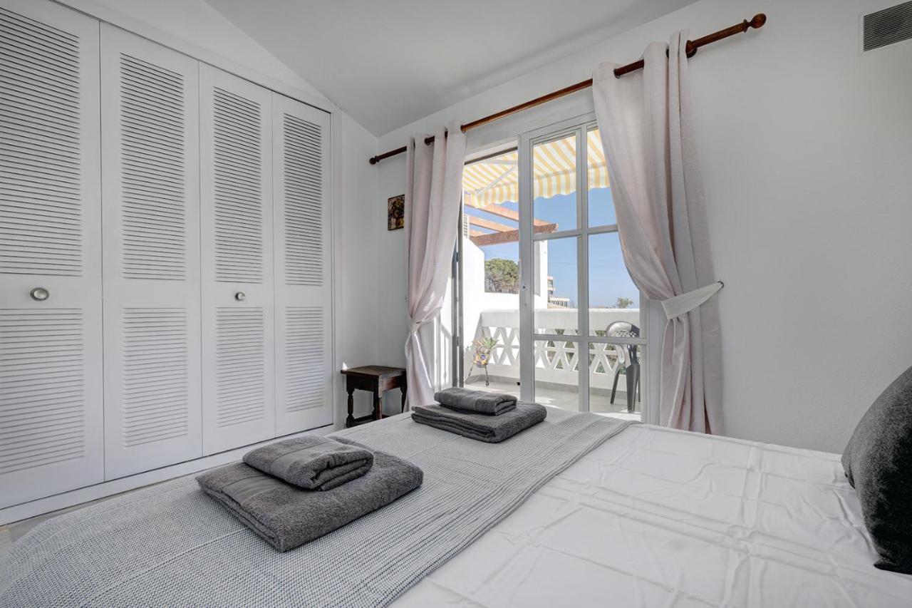 Quaint 2 Bedroom Townhouse With Pool Close To Sea! 贝纳尔马德纳 外观 照片