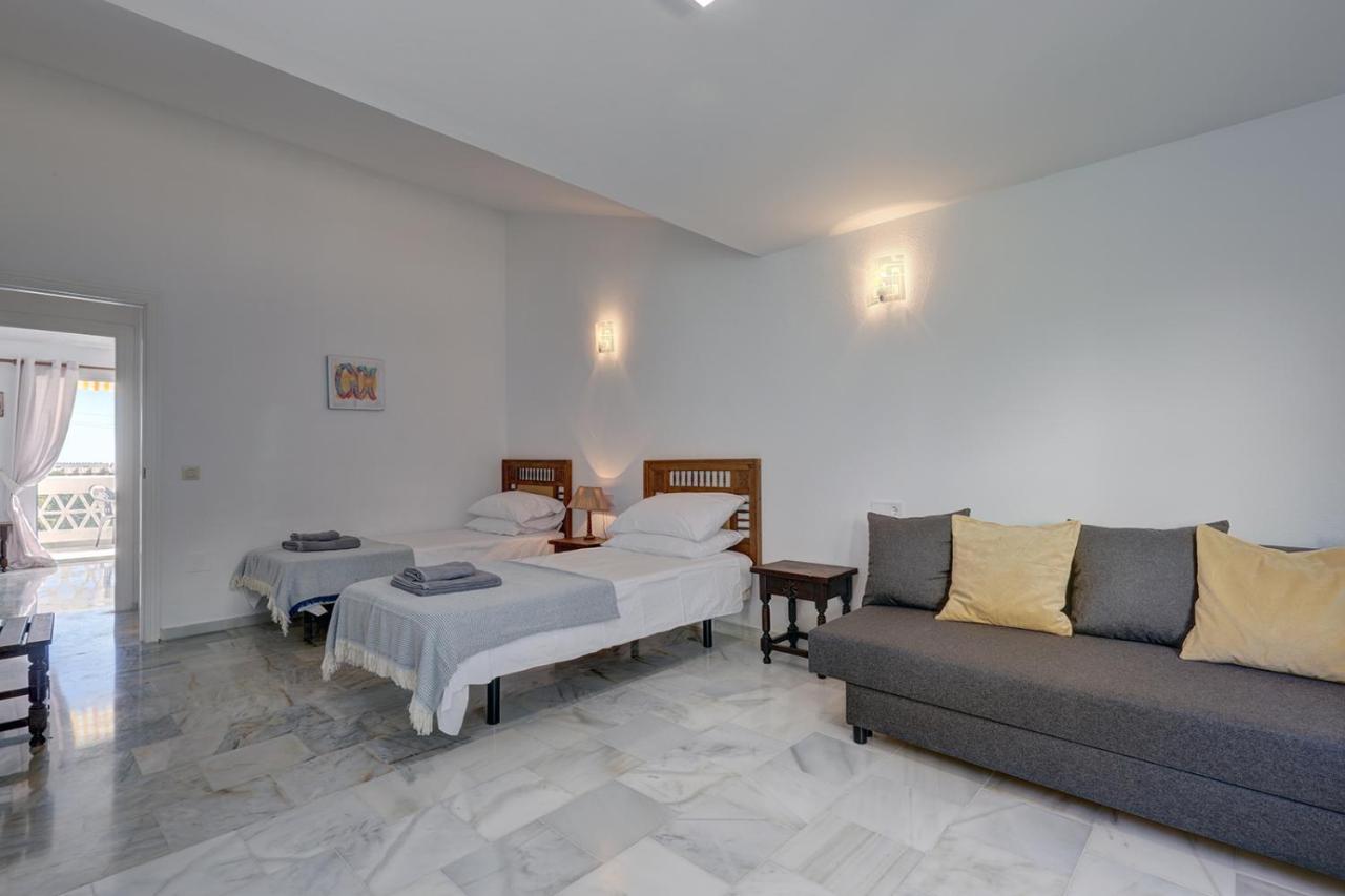 Quaint 2 Bedroom Townhouse With Pool Close To Sea! 贝纳尔马德纳 外观 照片