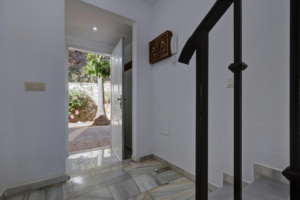 Quaint 2 Bedroom Townhouse With Pool Close To Sea! 贝纳尔马德纳 外观 照片