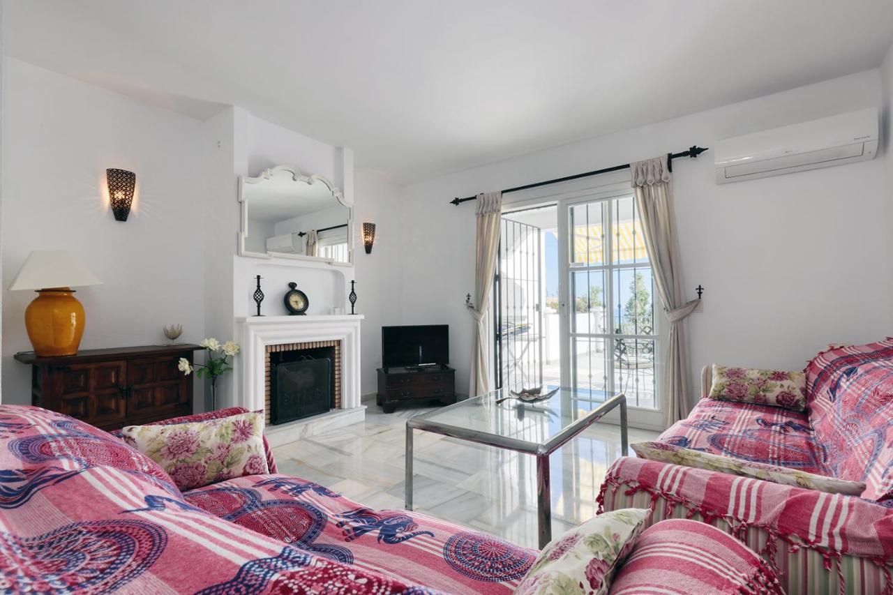 Quaint 2 Bedroom Townhouse With Pool Close To Sea! 贝纳尔马德纳 外观 照片
