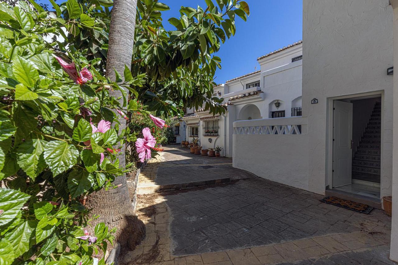 Quaint 2 Bedroom Townhouse With Pool Close To Sea! 贝纳尔马德纳 外观 照片